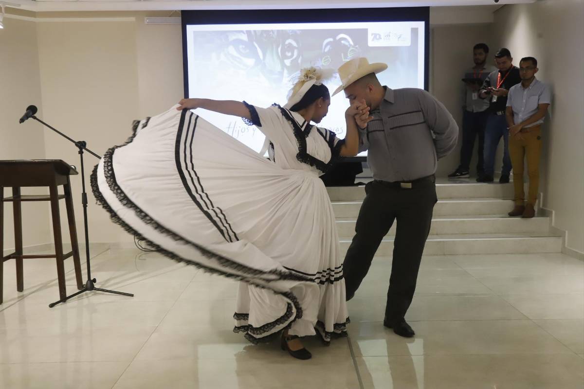Inauguración de la exposición “Hijos y nietos de máscaras migrantes”