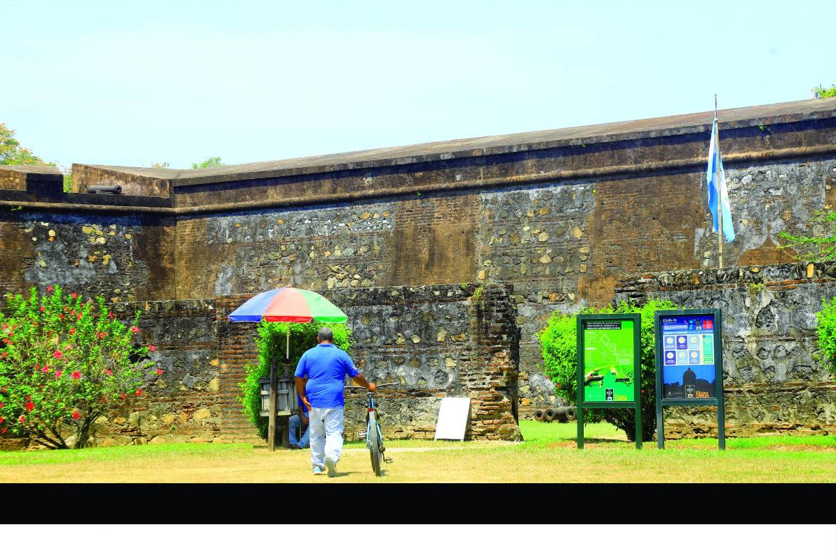 Fortaleza de San Fernando, ríos Cuyamel y Chachahuala, cascadas de El Salto y Raguacala, el catamarán y las playas son parte de la oferta turística.