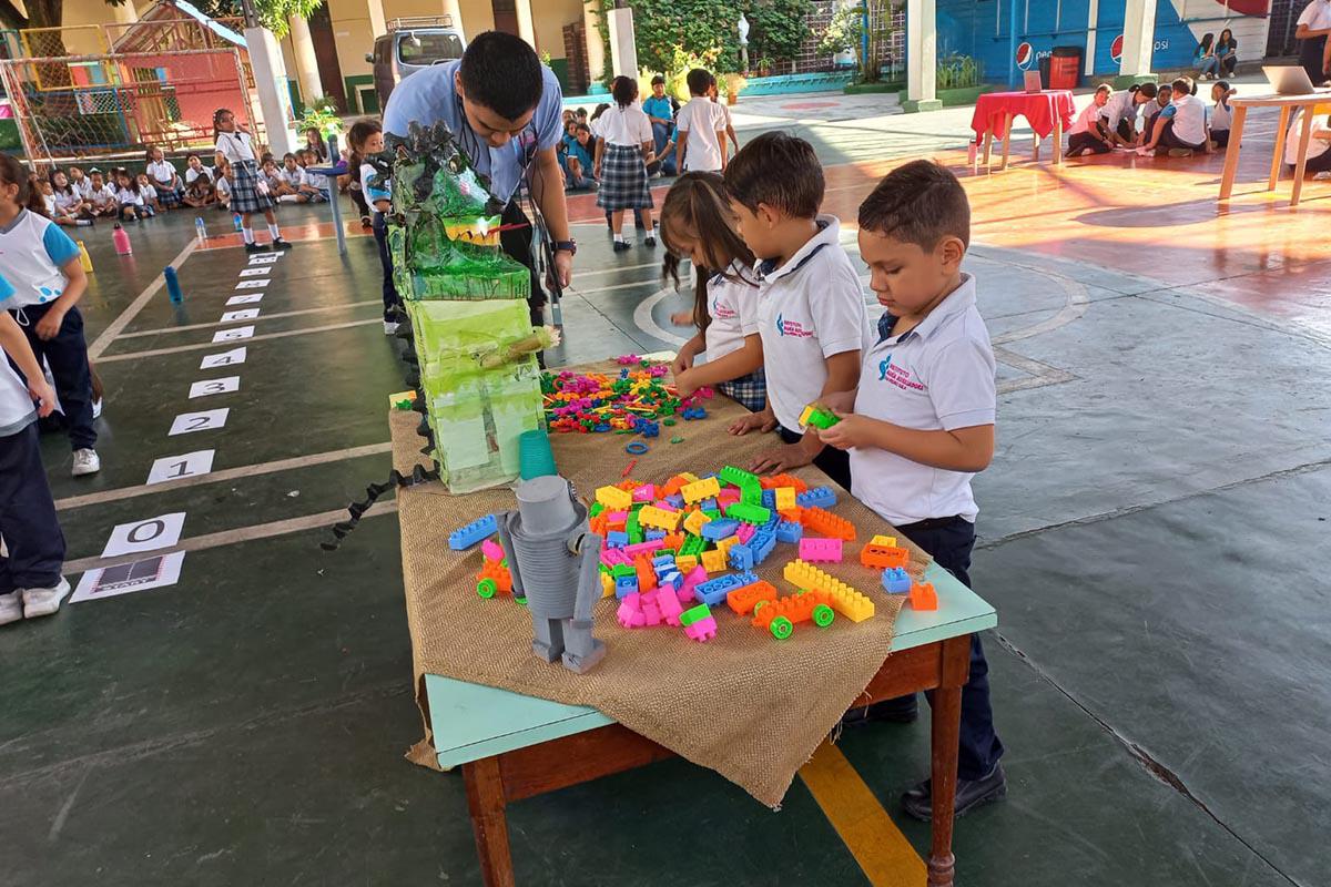 Instituto María Auxiliadora expone su Techno Fest