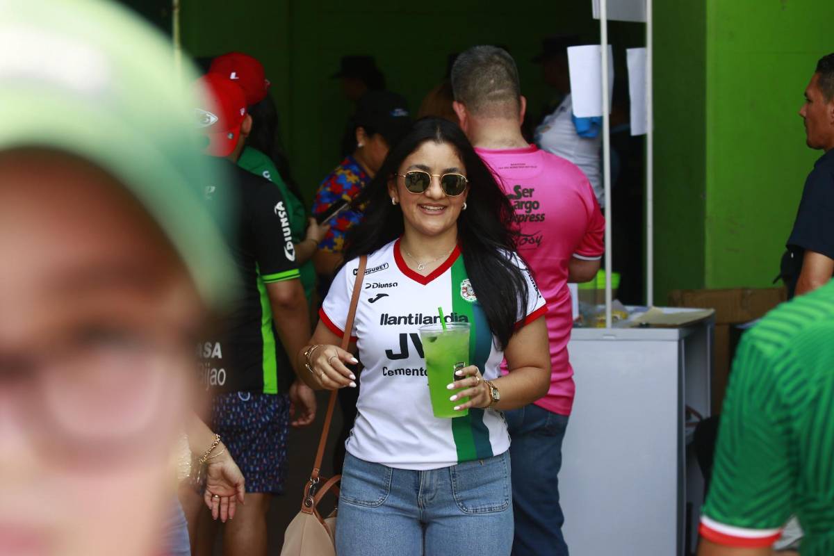 Marathón - Real España: Dama llegó desde Miami y petición a bella chica