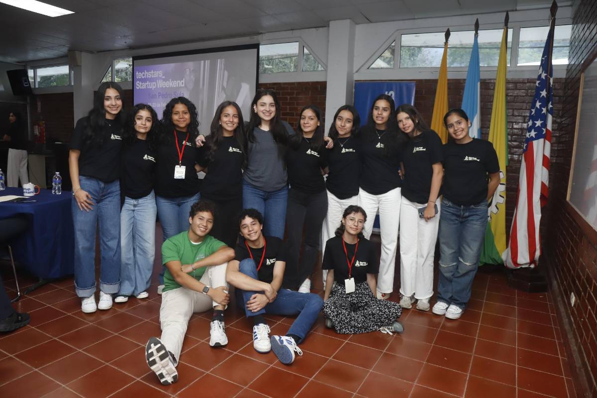 Así fue la fase final del “Startup Weekend Youth” de la EIS