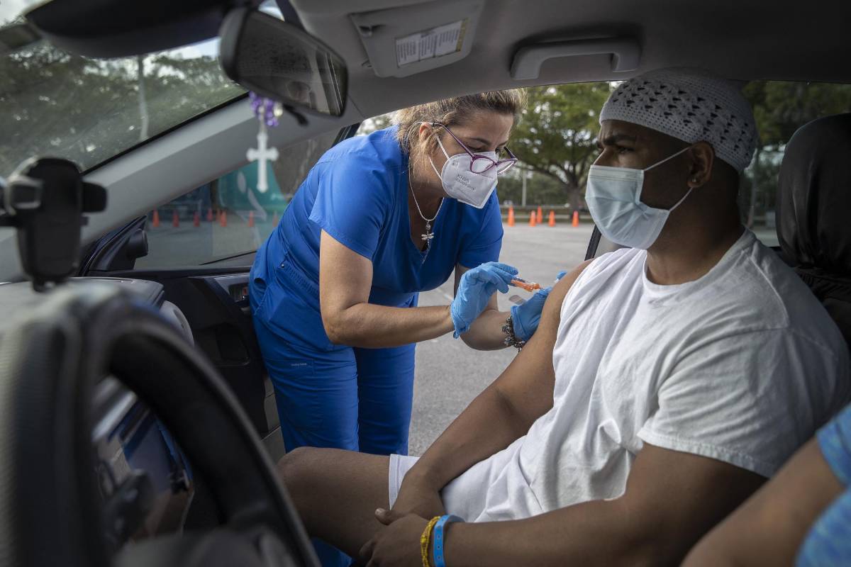 Nueva York pagará 100 dólares a quienes se pongan la dosis de refuerzo