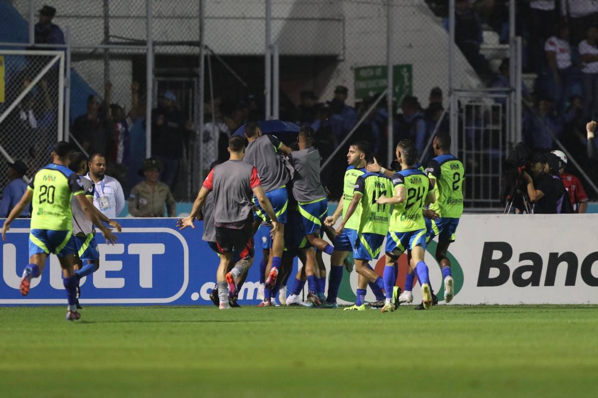 ¡Real España sorprende al fichar a destacado jugador del Olancho FC!