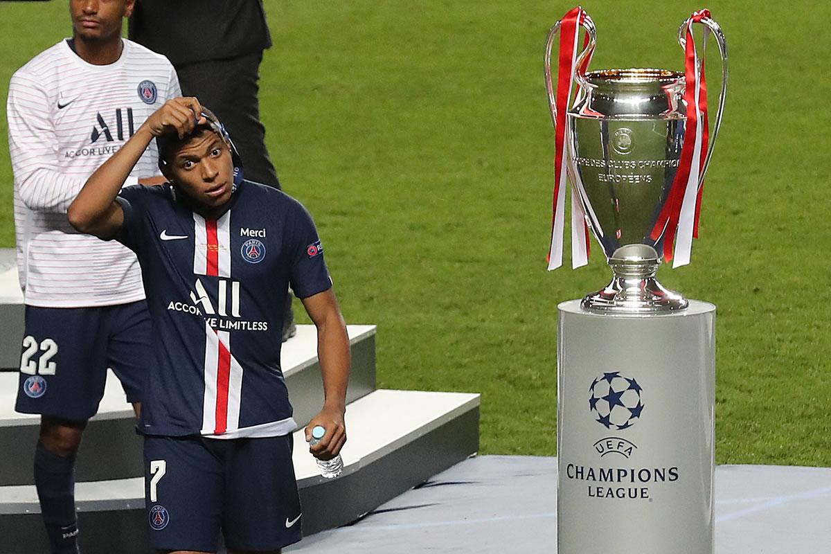 Mbappé se va con un palmarés incuestionable... aunque se le ha escapado la Champions League una vez tras otra: la que estuvo más cerca fue la de 2020, en Lisboa ante el Bayern (1-0). En total, seis títulos de Ligue 1, tres Coupe, dos Copas de la Liga y tres Supercopas.