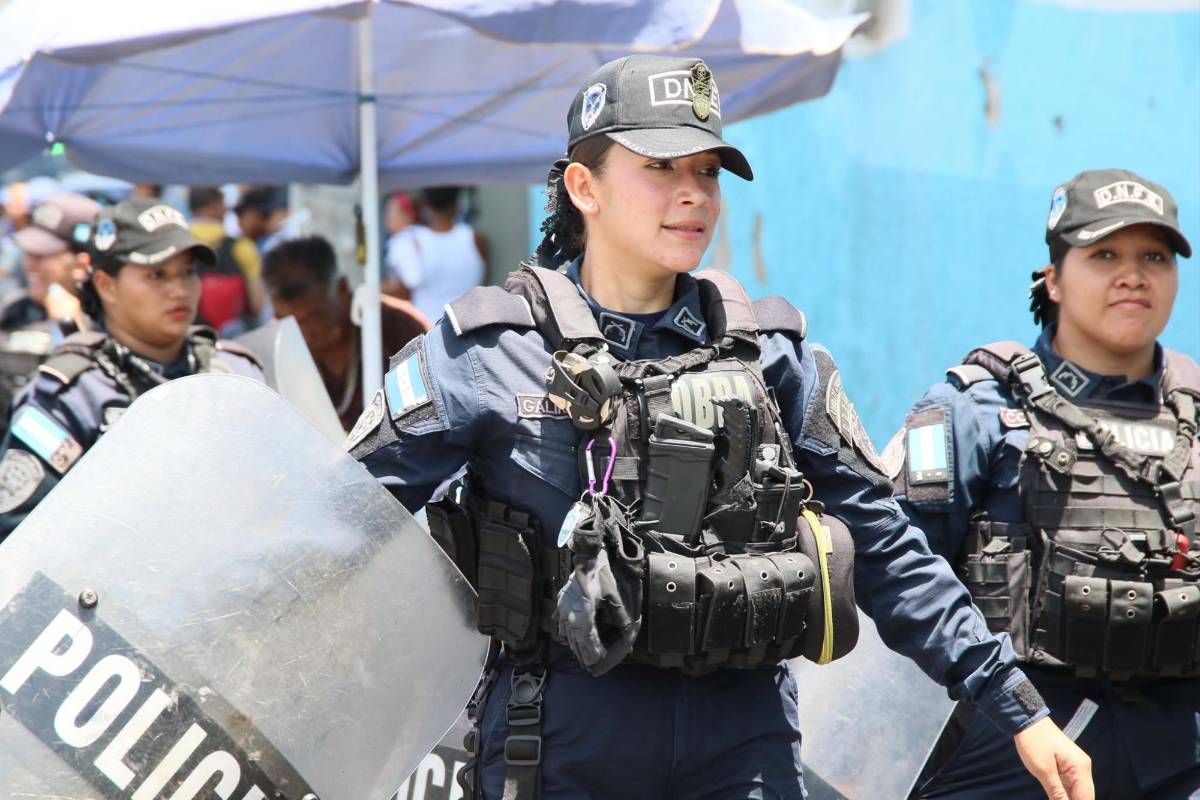 Las bellezas de la final Motagua vs Marathón y policía robó suspiros en el Nacional
