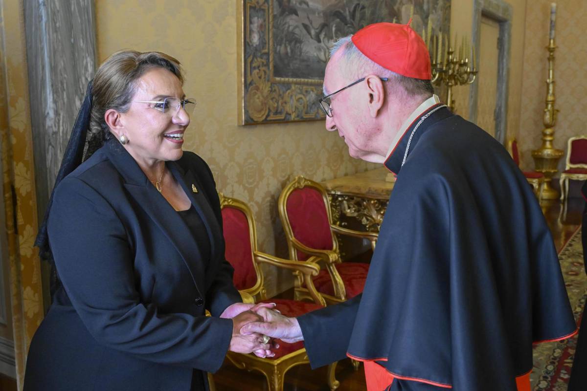 ¿Quiénes acompañaron a Xiomara Castro en su visita al papa León XIV?