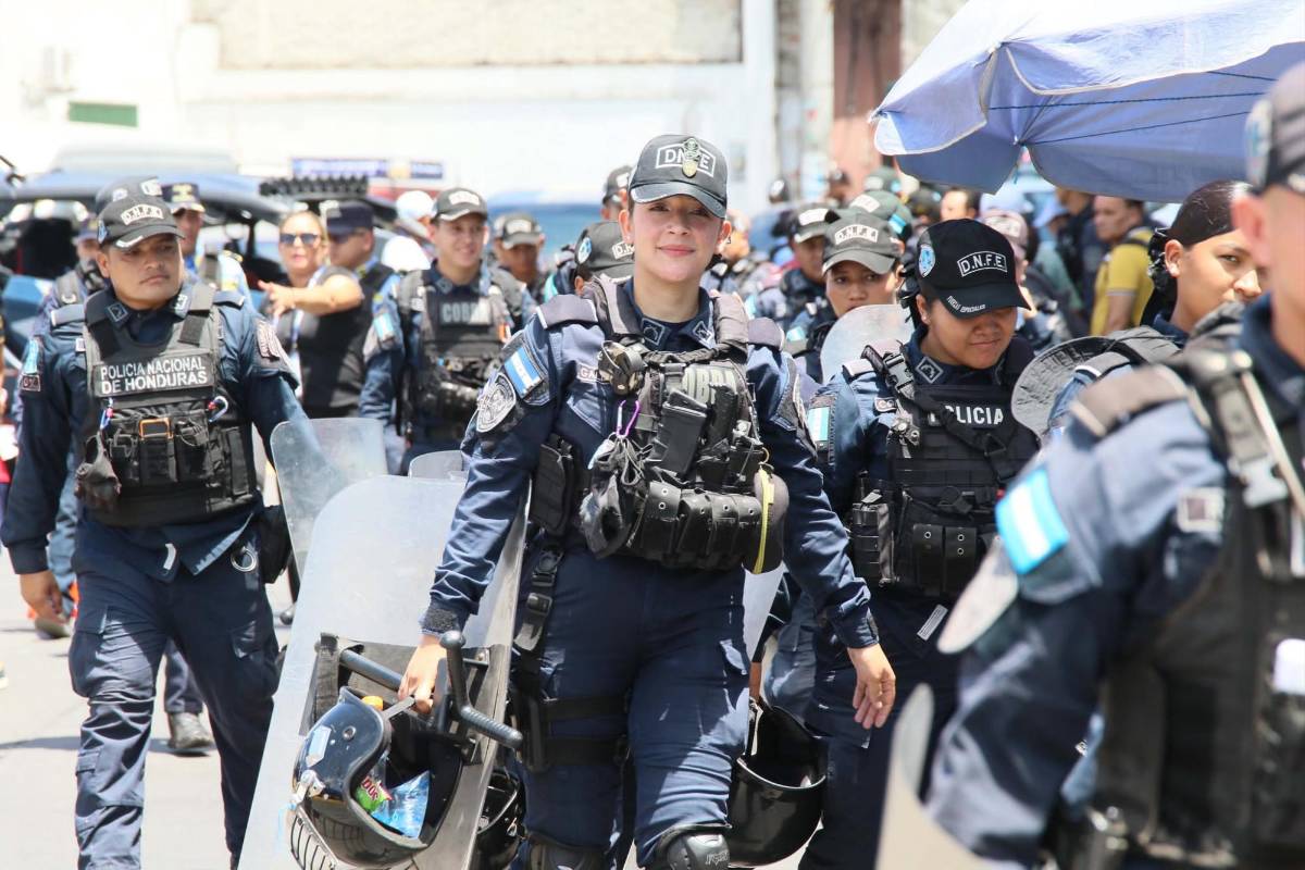 Las bellezas de la final Motagua vs Marathón y policía robó suspiros en el Nacional