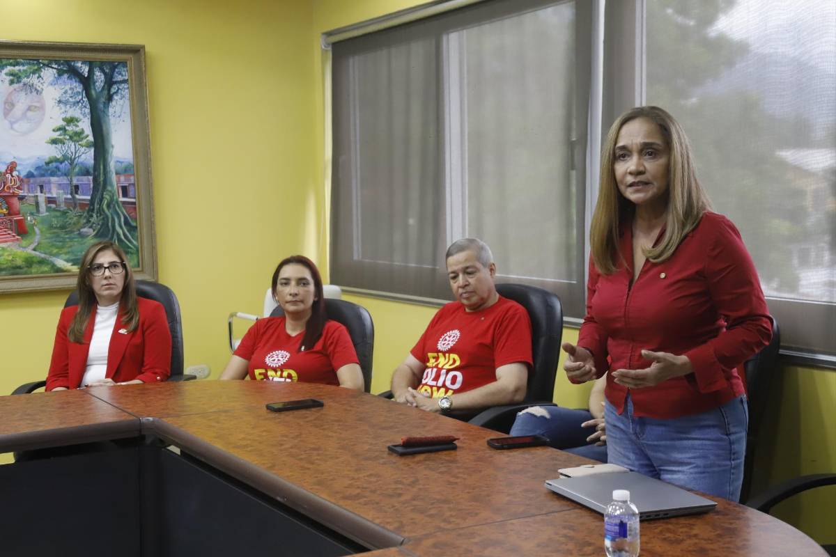 La doctora Rosa María Melgar durante la conferencia de prensa brindada en el hospital Cemesa.