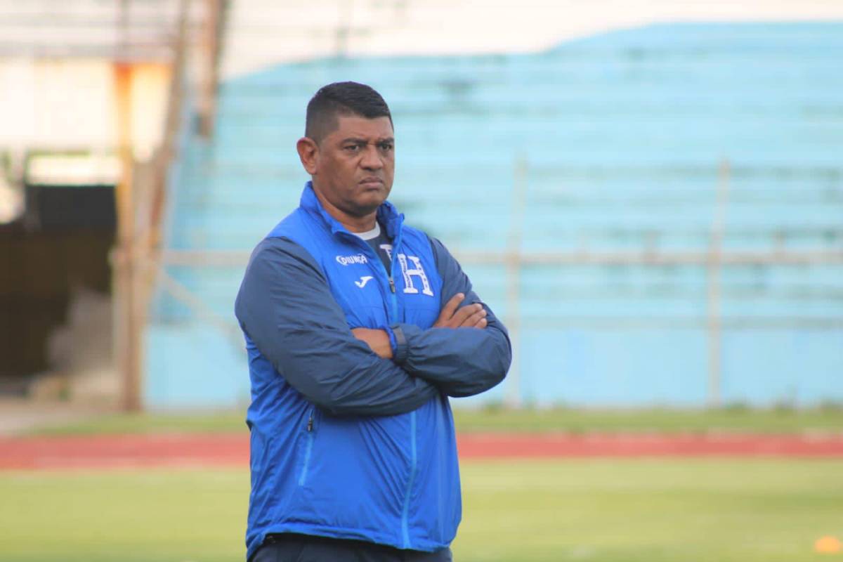 Israel Canales es el Director Técnico de la Sub-17 de Honduras.