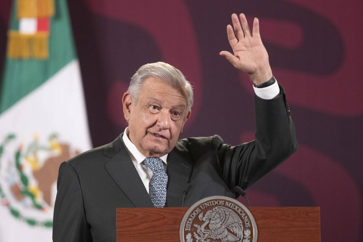 López Obrador se disculpa tras decirle “señor” a diputada trans de su partido