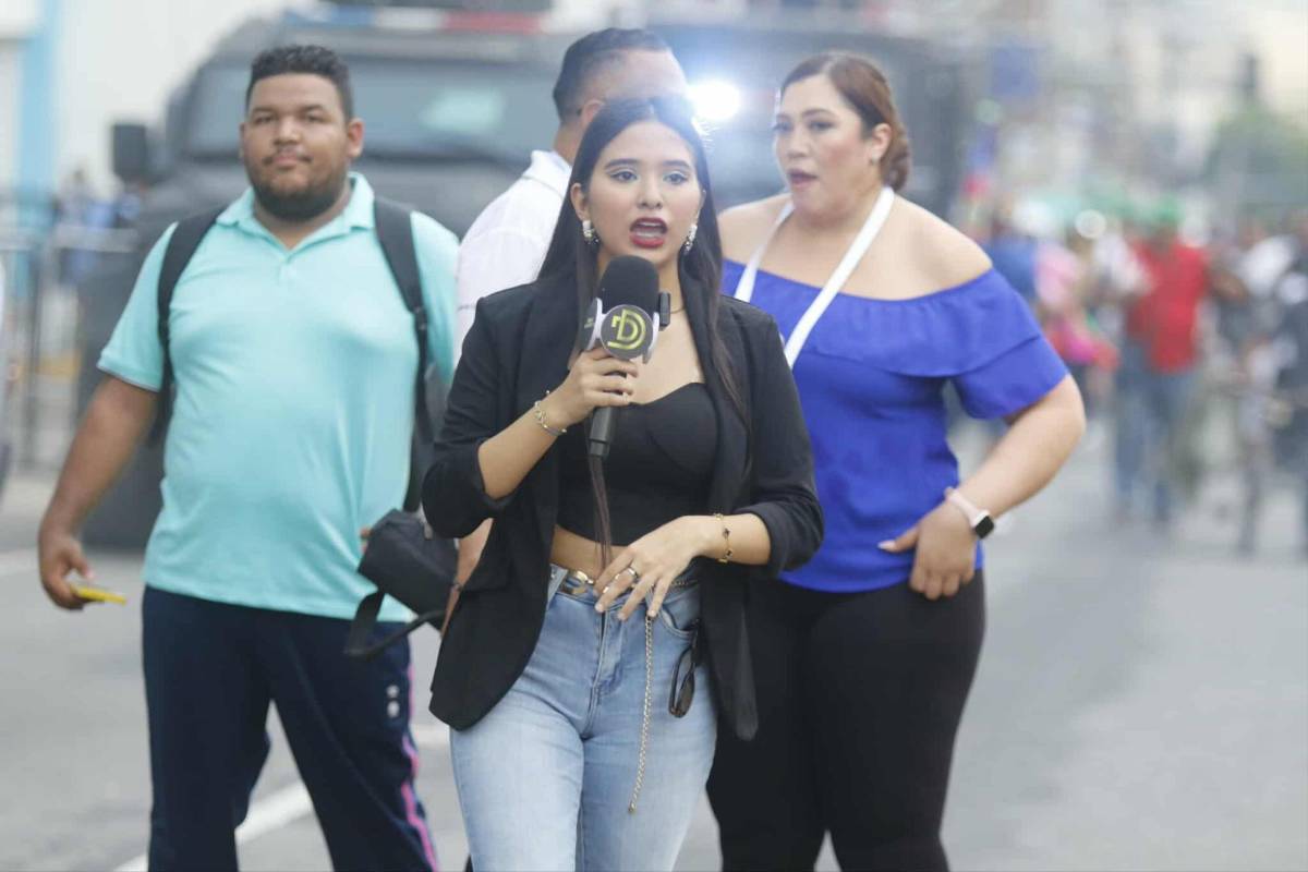 Modelo enamora en el Honduras-Costa Rica y derroche de bellezas en SPS