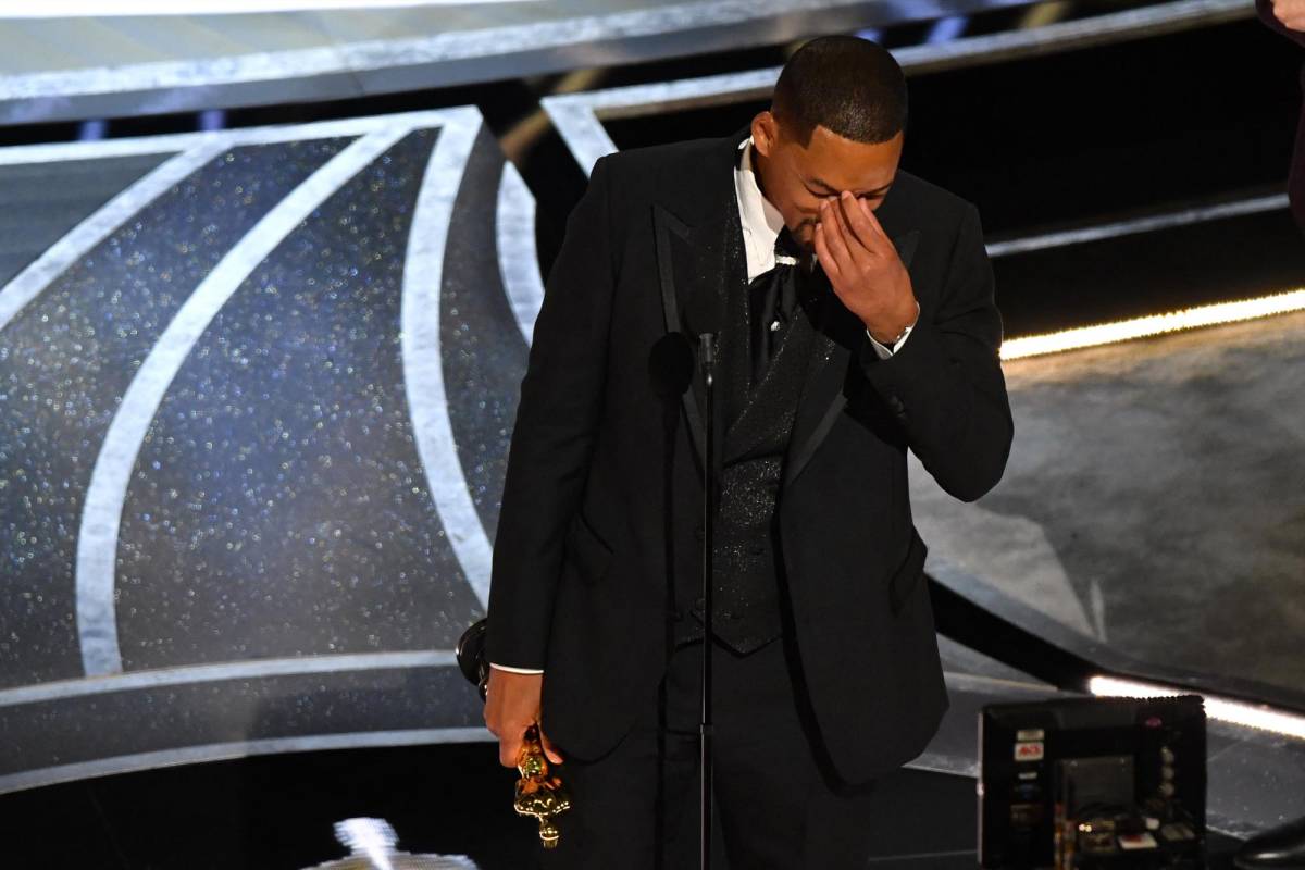 Will Smith llora al momento de aceptar el premio a mejor actor.