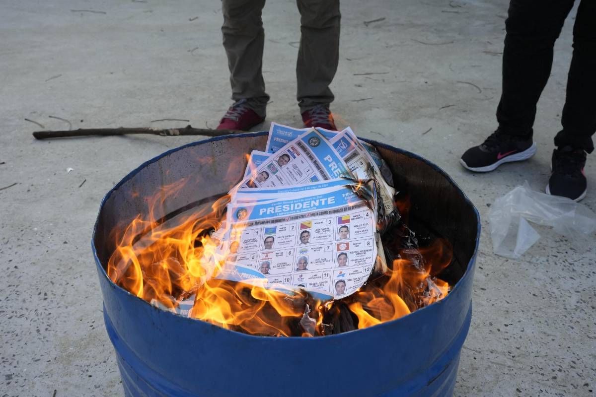 Cierran los centros electorales en Panamá y dan paso al conteo de votos