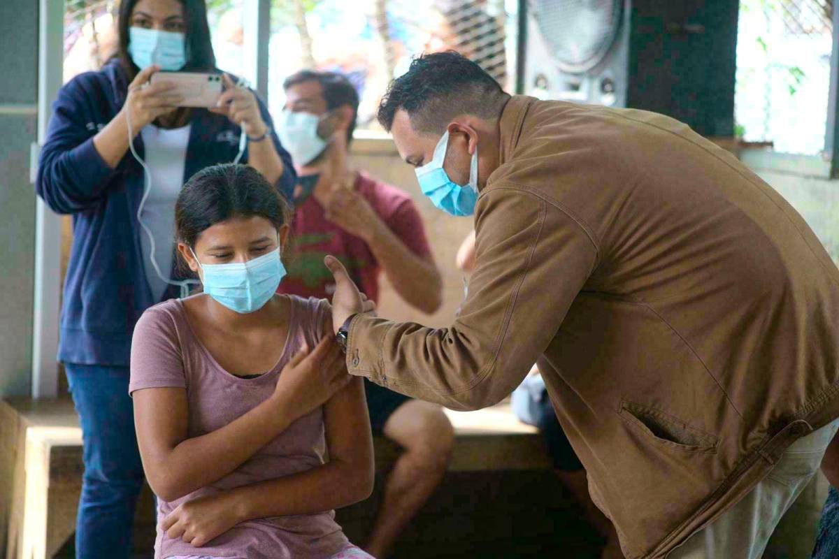 Más de 13,600 sampedranos vacunados en extensa jornada