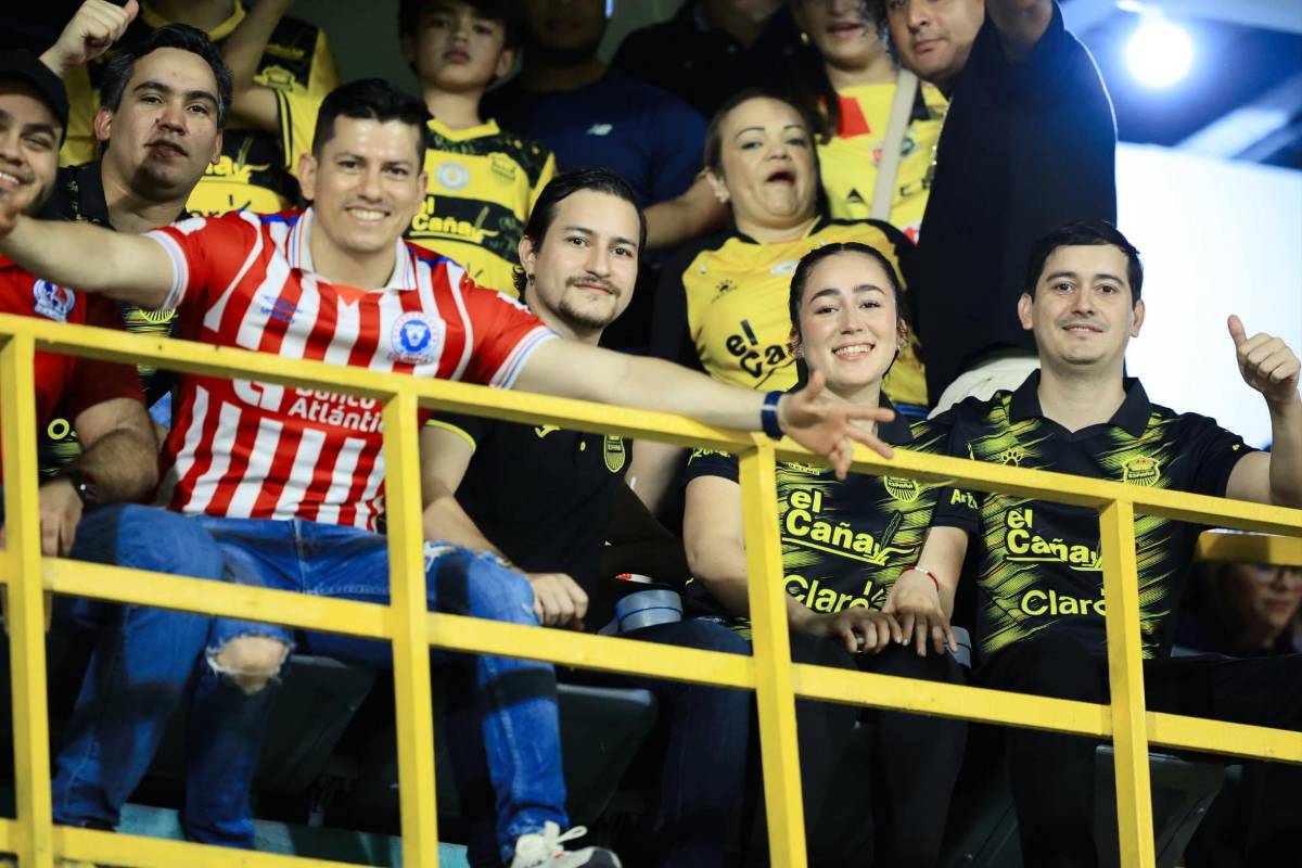 Chica de la Cruz Roja enamora, belleza desde Miami, periodista cautiva y Pavón sorprende