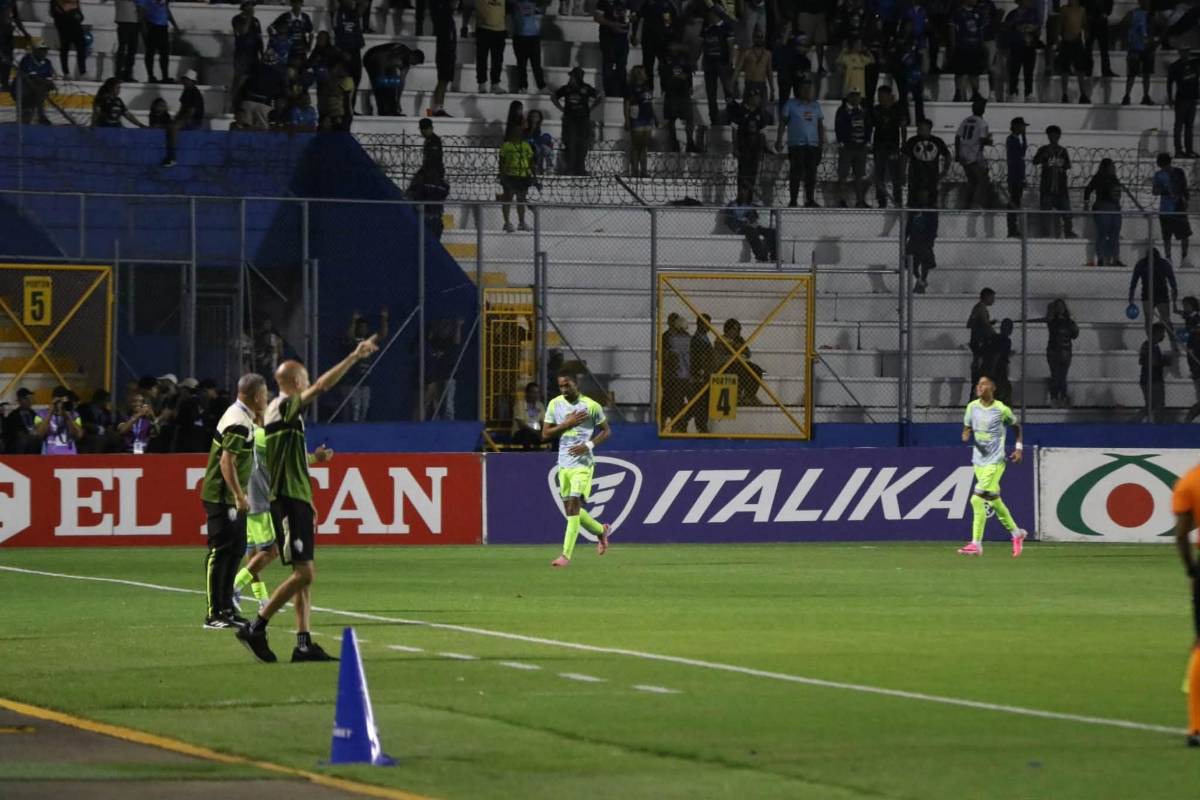 Emilio sorprende con Virginia en el Nacional, fiesta de Motagua y bellezas