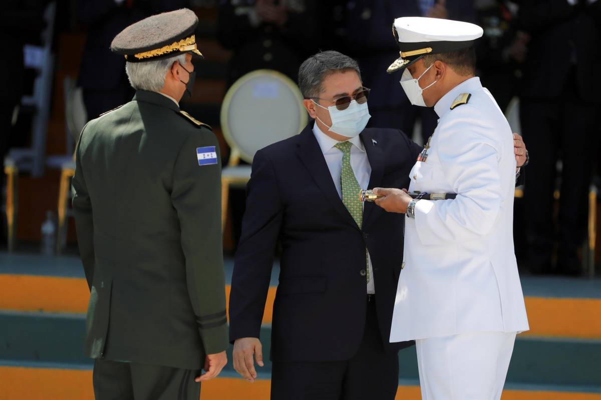Juan Orlando Hernández agradece a militares su desempeño en sus 8 años de Gobierno