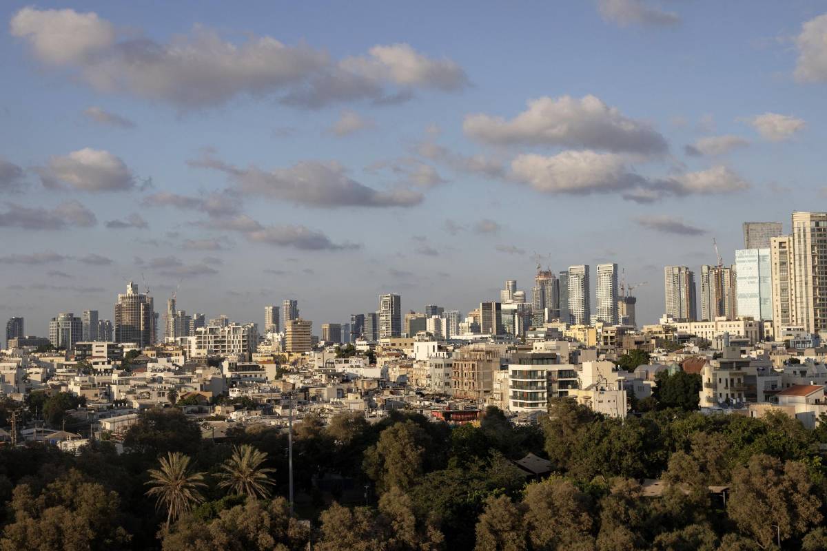 Israel no eleva el nivel de alerta para sus civiles pese a temores de un inminente ataque de Irán