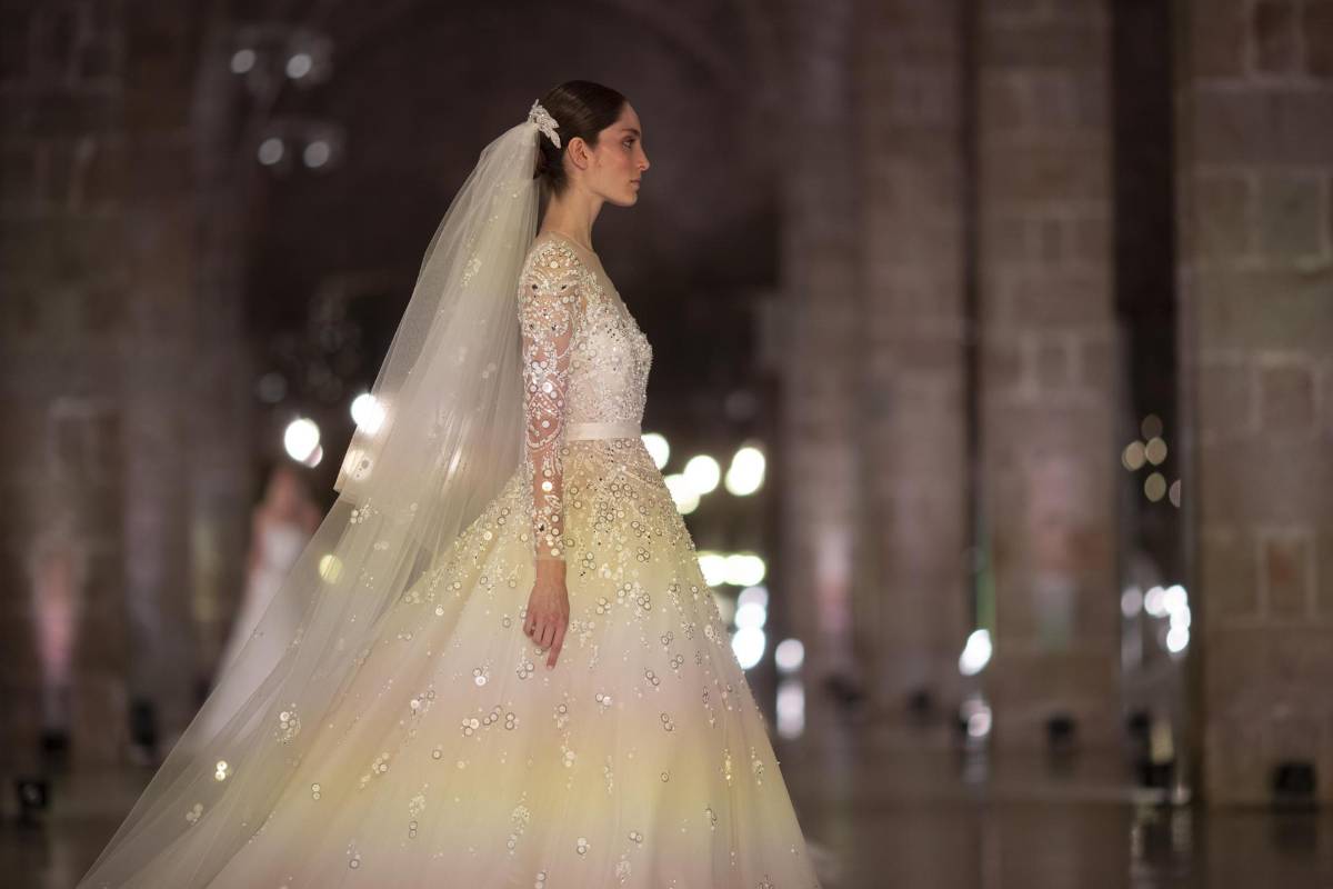 Elie Saab celebra su incursión en la moda nupcial