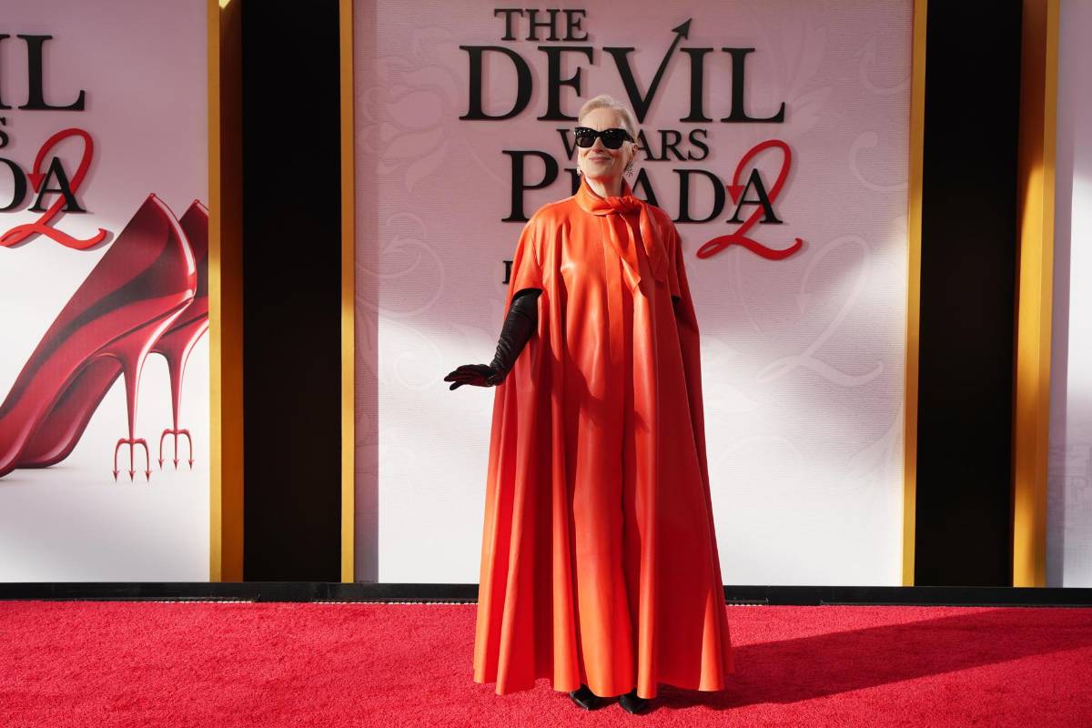 Elenco de El Diablo viste a la moda 2, deslumbra en el estreno de la película