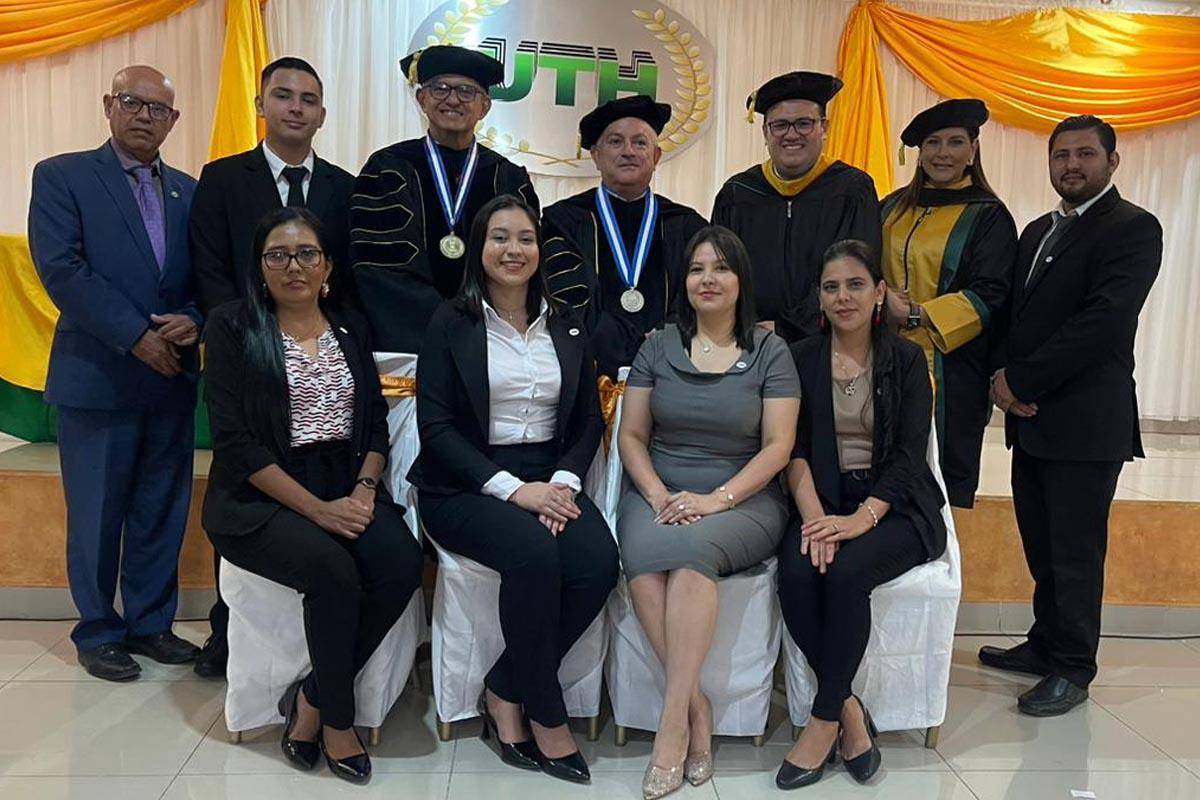 $!Autoridades y personal académico de UTH en Santa Bárbara.