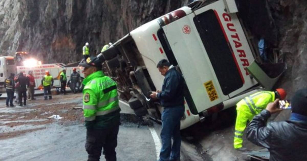 Al menos 5 muertos y 40 heridos deja accidente de autobús en sierra de Lima