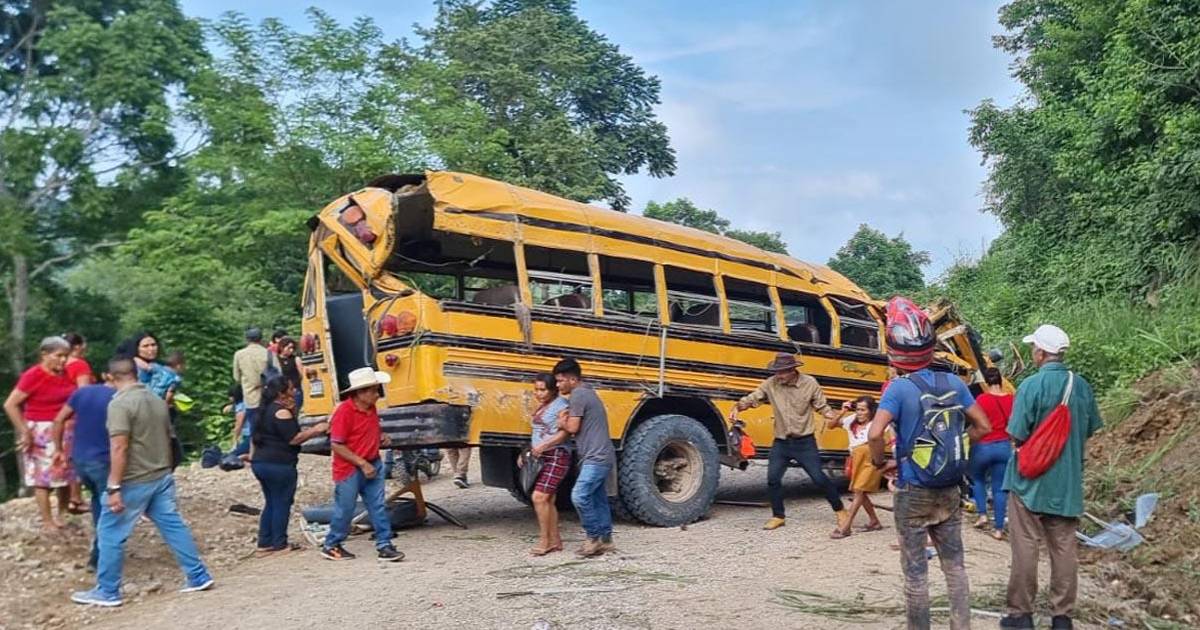 Accidente de bus deja un muerto y 40 heridos en Copán Accidente de bus deja un muerto y 40 heridos en Copán