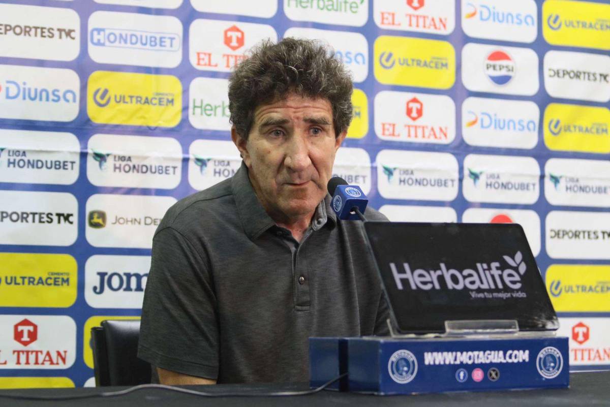 Héctor Vargas ‘dispara’ contra el arbitraje: “Vino el VAR, bienvenido”