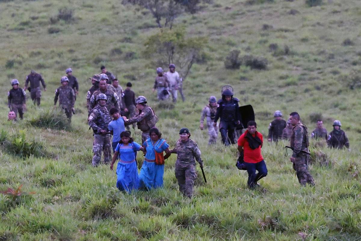 Masivas protestas y bloqueos en Panamá contra reformas de Mulino
