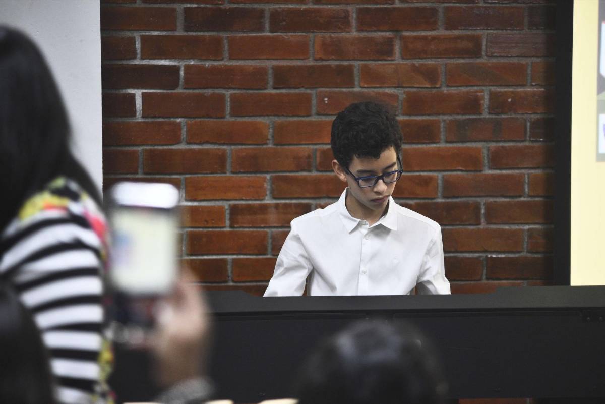 Recital Poético de Jóvenes en la Escuela Internacional Sampedrana