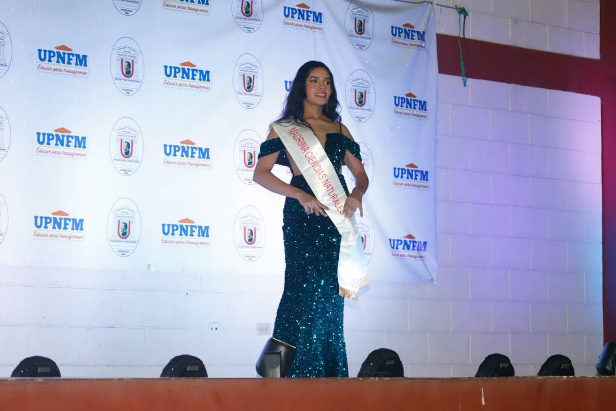 Trajes de gala en la elección de la Señorita Aniversario de la UPNFM-SPS