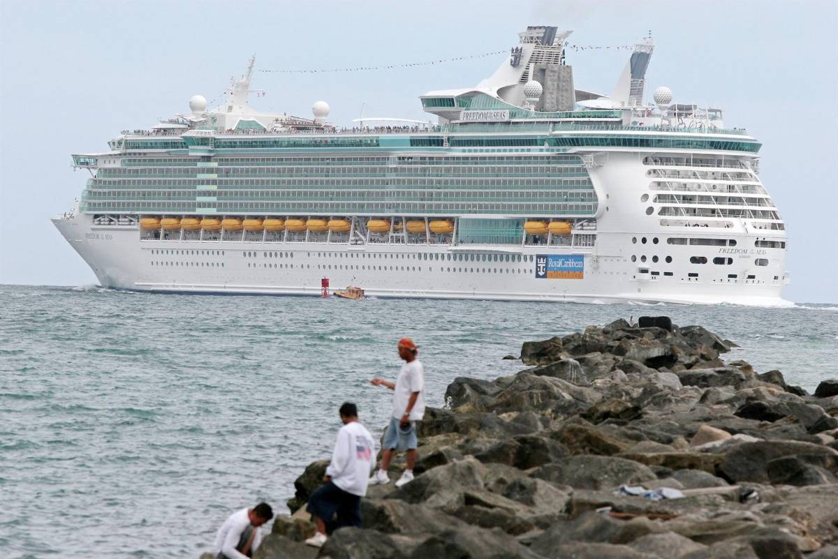Un hombre desaparece tras saltar desde un crucero cerca de Florida