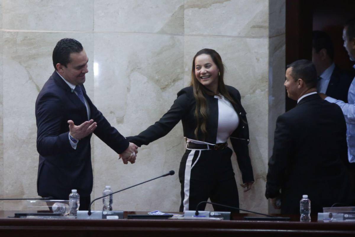 Tomás Zambrano celebra con euforia su elección como presidente electo del Congreso