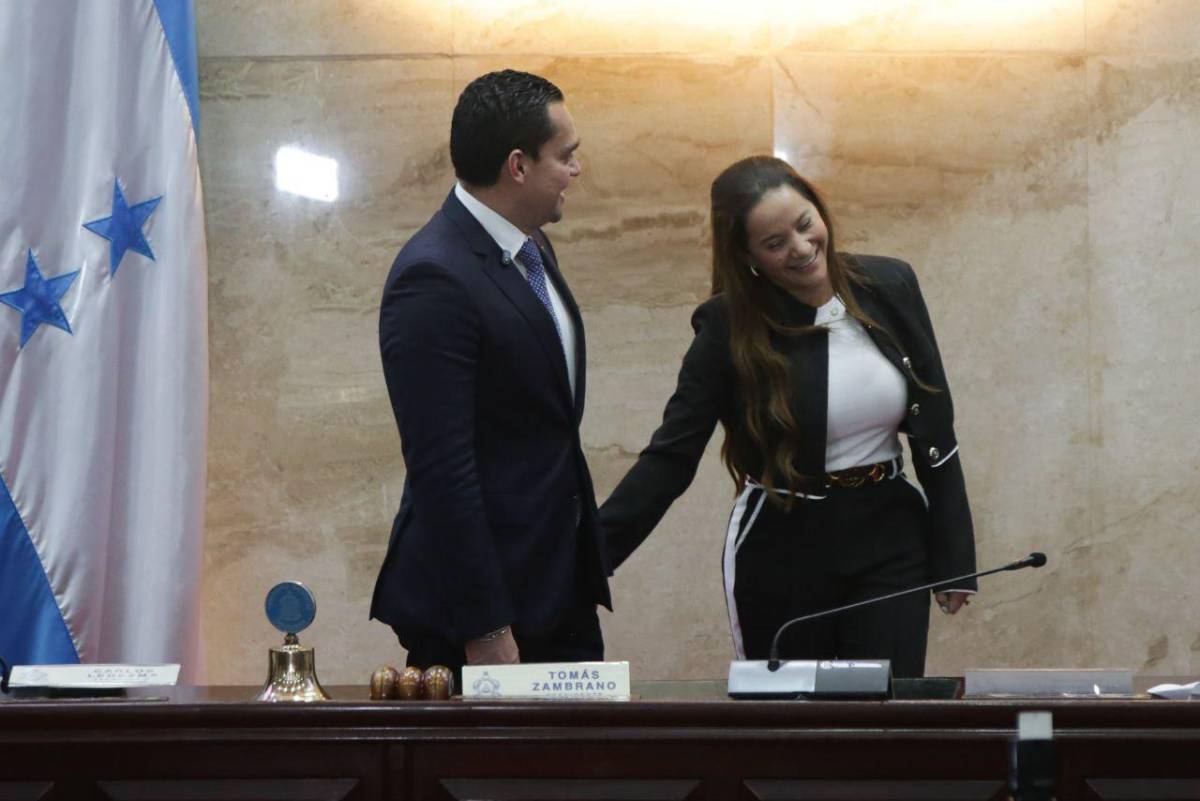 Tomás Zambrano celebra con euforia su elección como presidente electo del Congreso