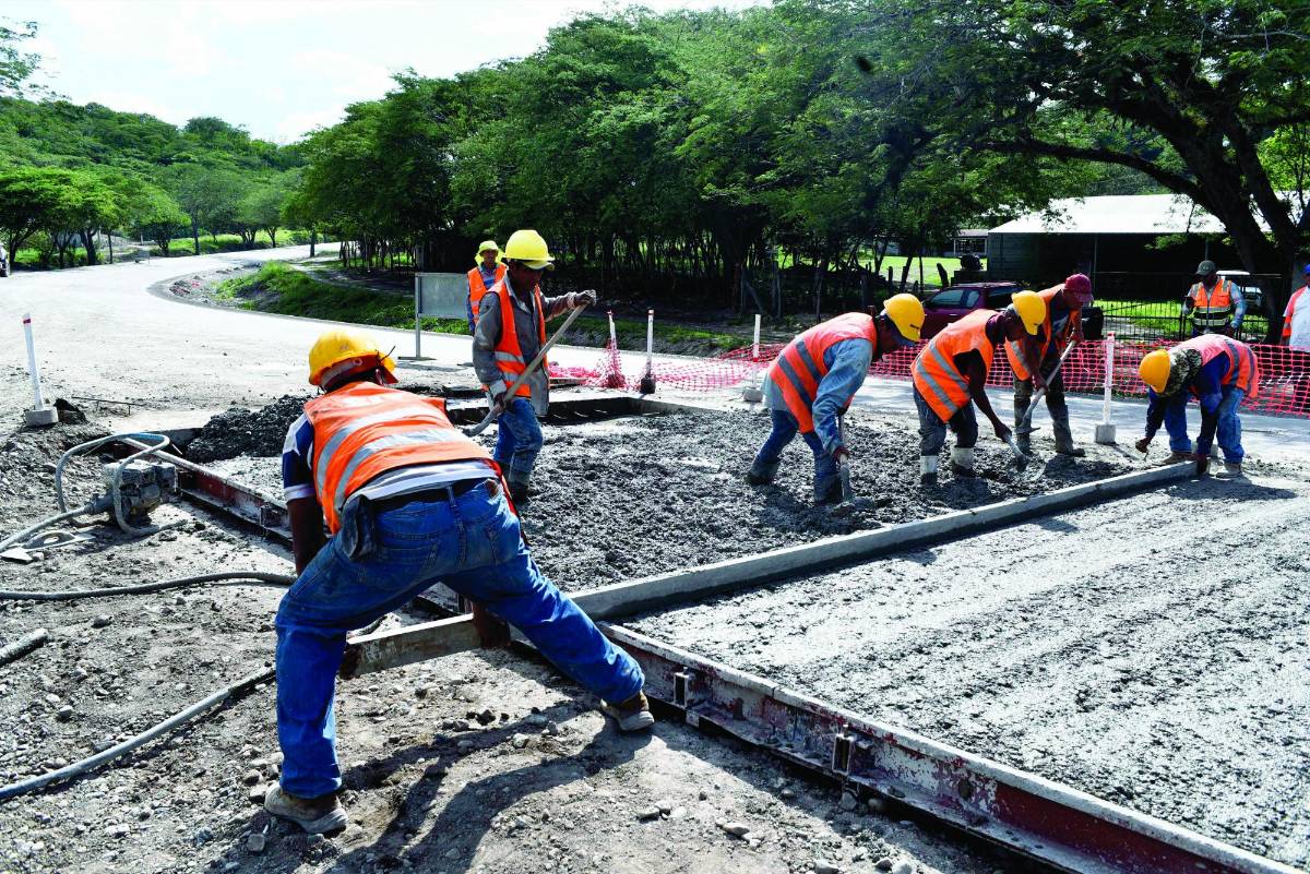 El gobierno y empresas deben invertir en capital humano.