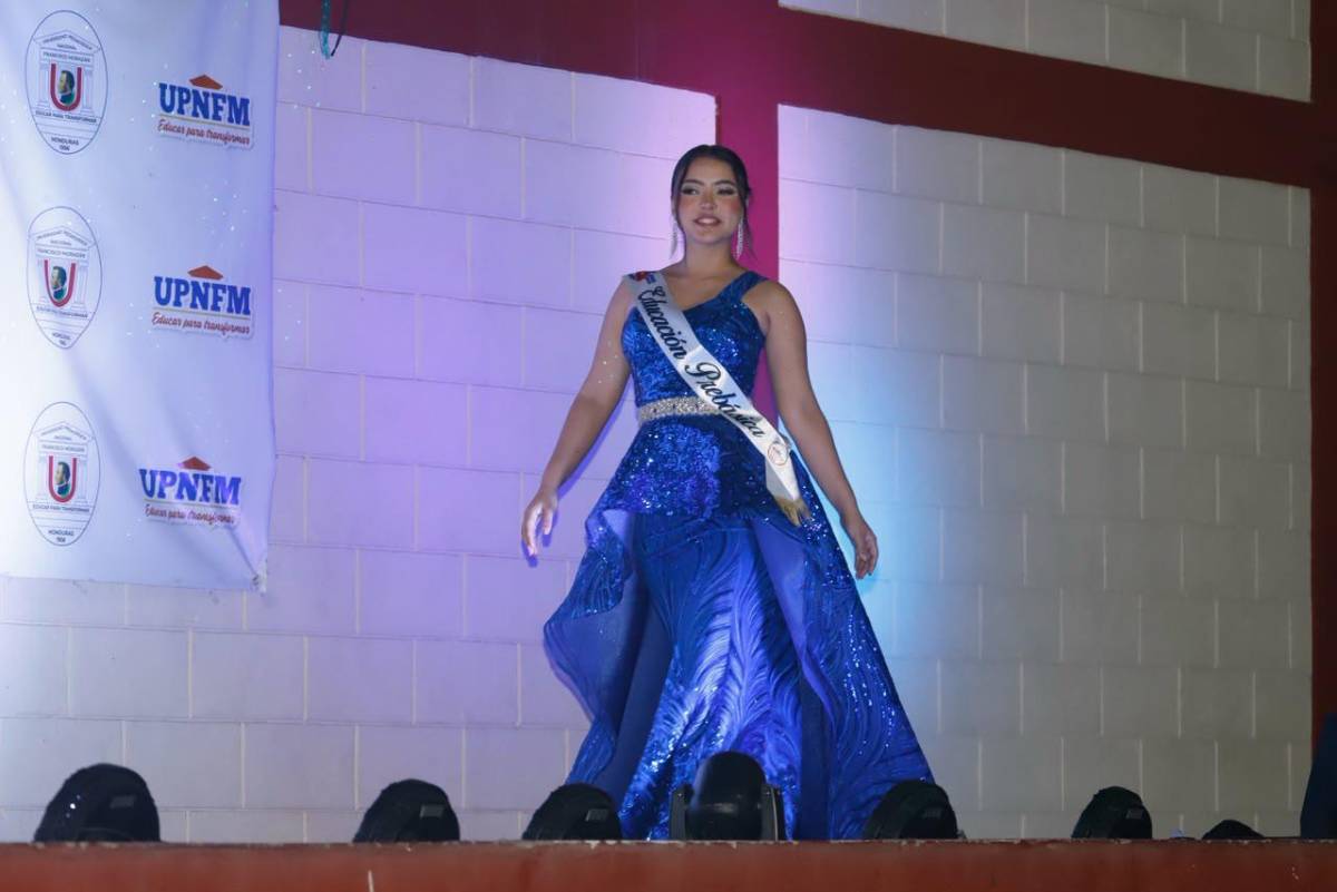 Trajes de gala en la elección de la Señorita Aniversario de la UPNFM-SPS