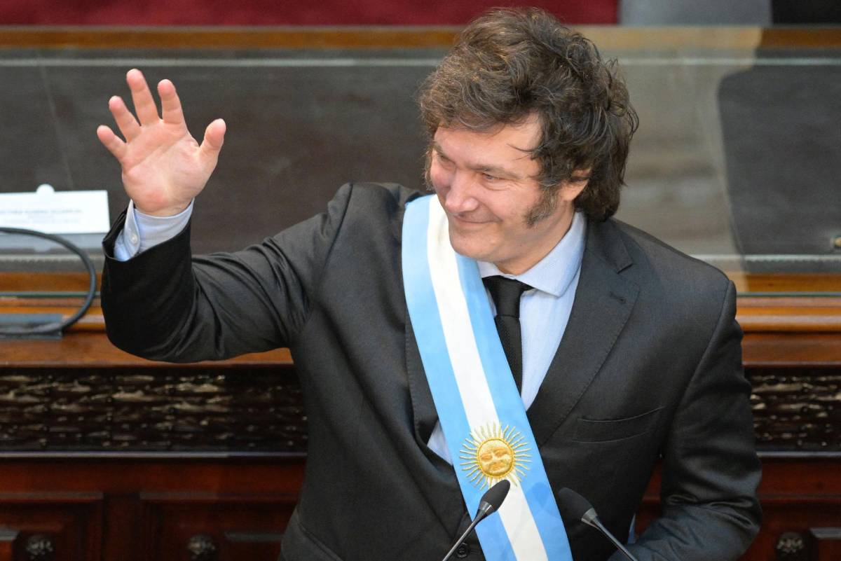 Milei, envuelto en una polémica por la subida de su sueldo y el del resto del Ejecutivo