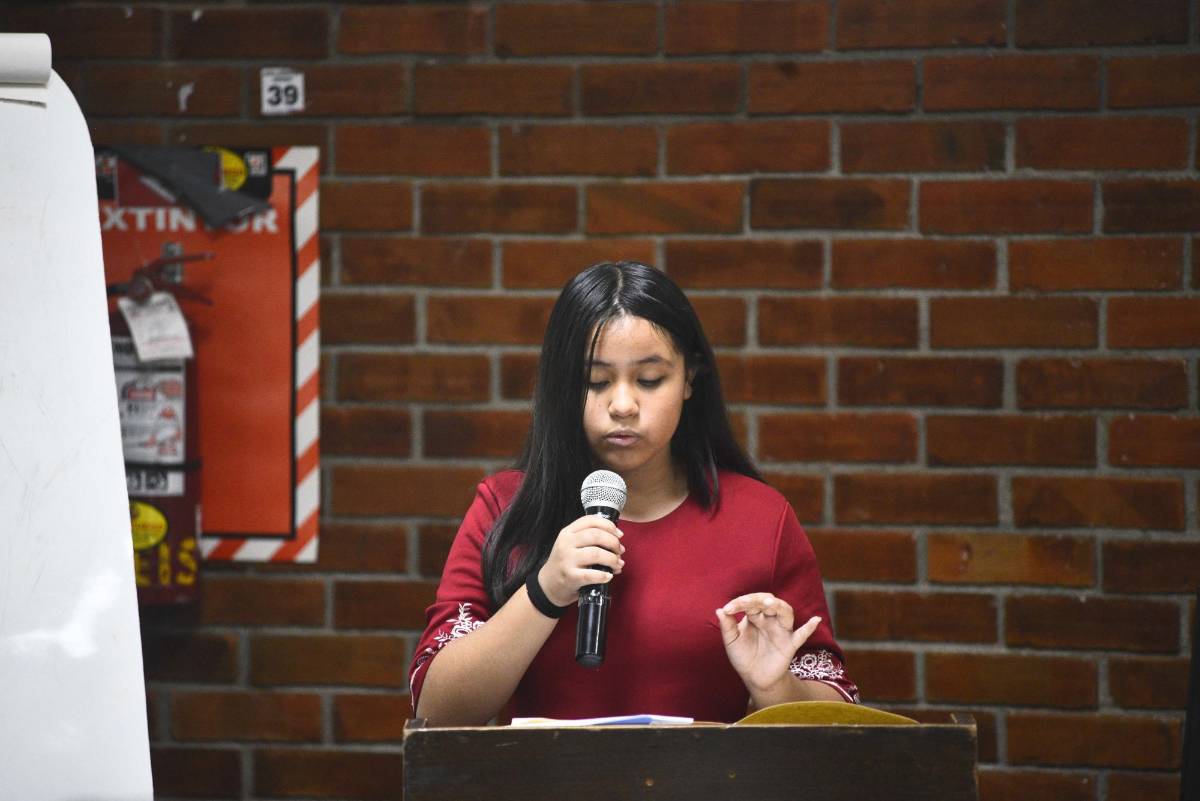 La alumna Gracia Daniela Paz Flamenco leyó el cuento “La bióloga Clementina”.
