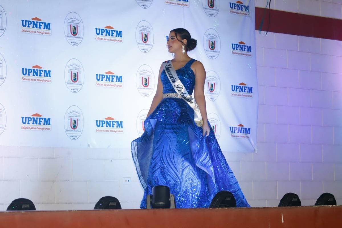 Trajes de gala en la elección de la Señorita Aniversario de la UPNFM-SPS