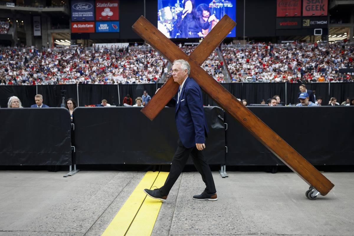 Miles de seguidores de Charlie Kirk se dan cita en Arizona para despedirlo junto a Trump