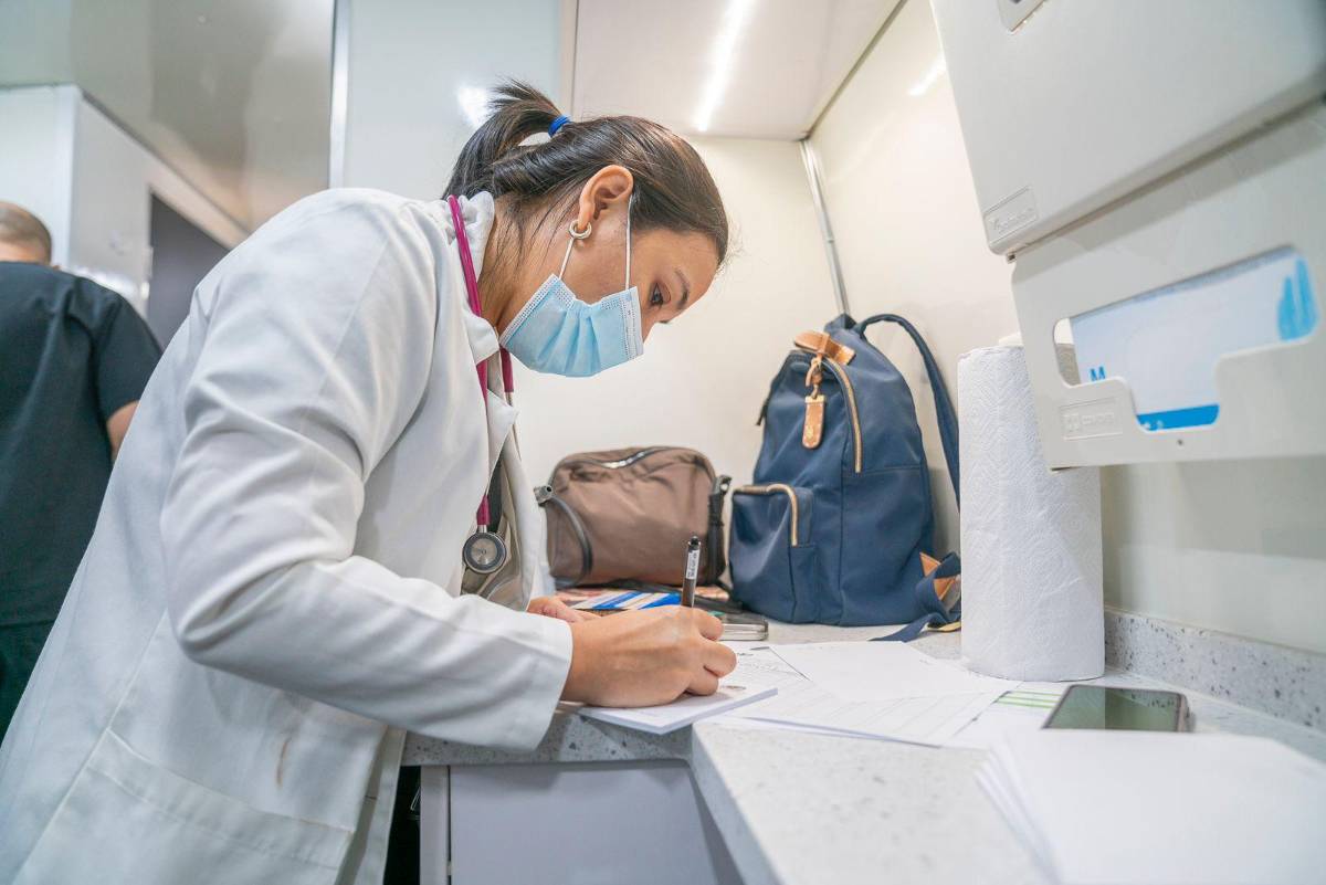 Consultorio municipal móvil llegará a niños que nunca han sido atendidos por un pediatra