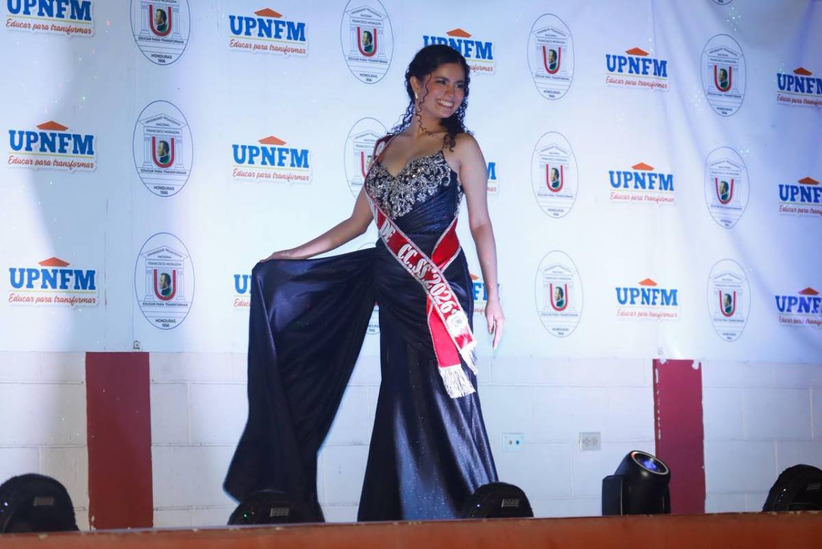 Trajes de gala en la elección de la Señorita Aniversario de la UPNFM-SPS