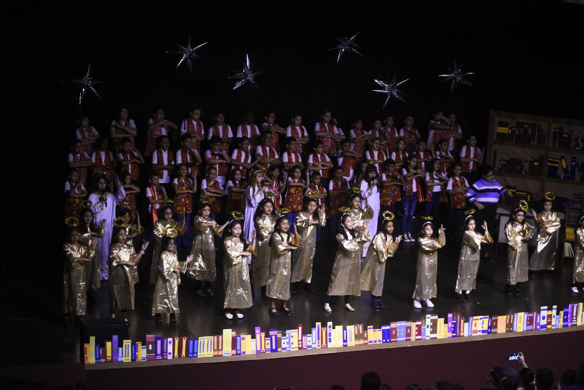 Escuela Little Feet & Big Step resalta con su show navideño
