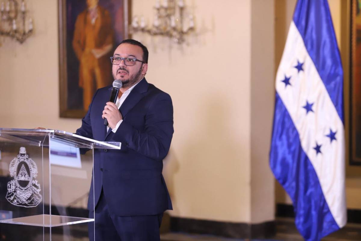 ¿Por qué destituyeron a exesposo de Cossette López de Comunicaciones? Esto se sabe
