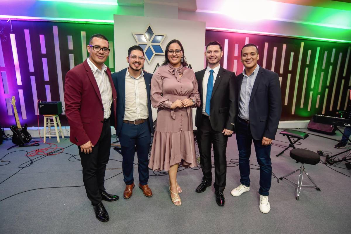 Academia de Artes Oviedo cierra el año con presentación navideña