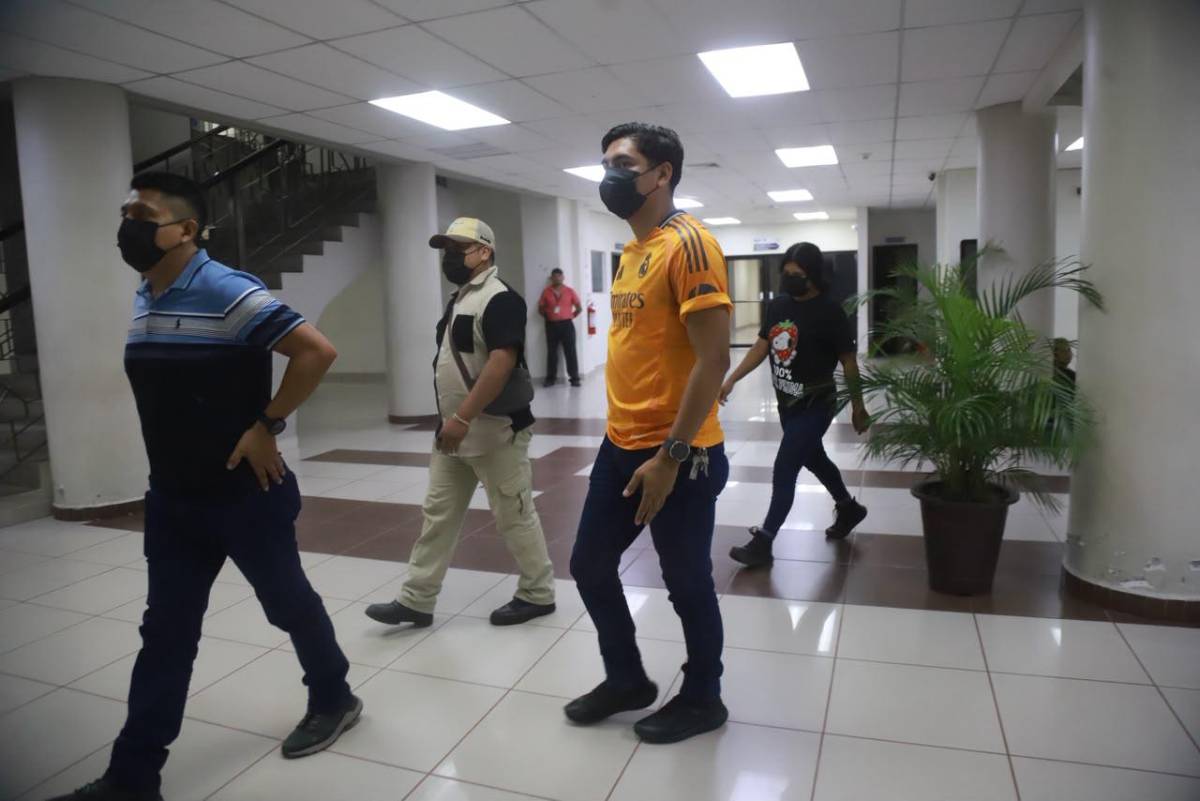 Policías de la Daet acusados por tráfico de drogas se entregan a la justicia en SPS