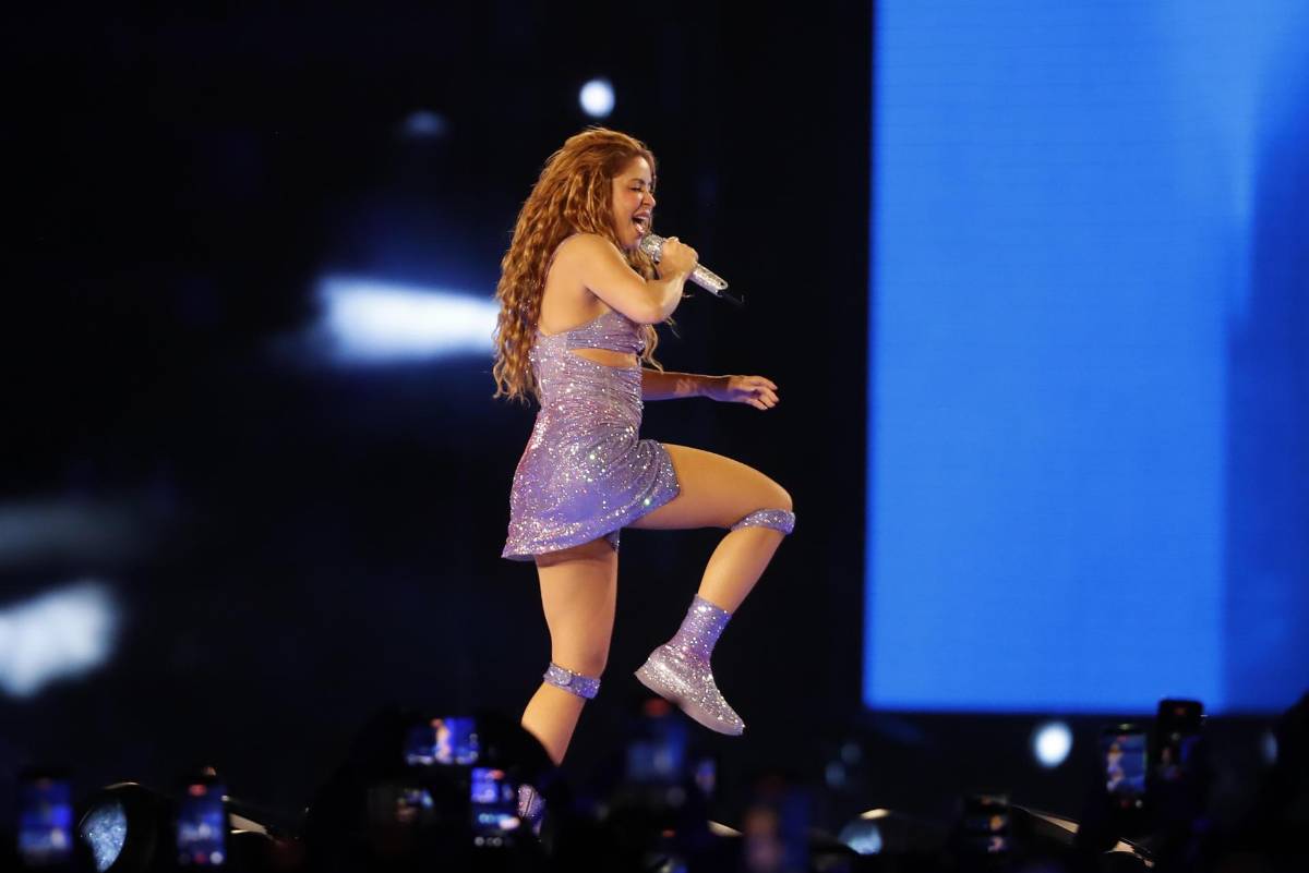 Catrachos enloquecen: Shakira les dedica emotivas palabras en pleno concierto en El Salvador