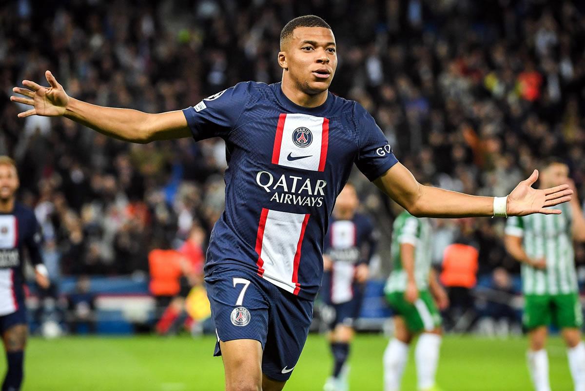 Kylian Mbappé celebrando su golazo ante Maccabi Haifa tras la rabona de Neymar.