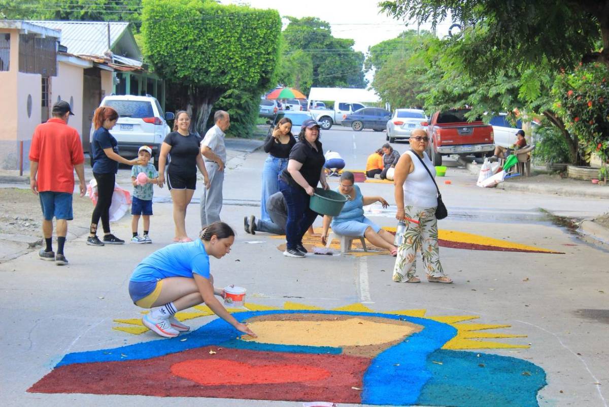 Fe y tradición se entrelazan en las alfombras del Santo Entierro en Barandillas