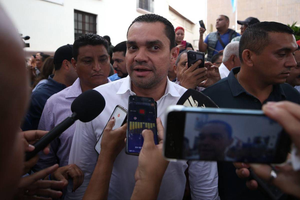 Diputados opositores sesionan en los bajos del Congreso Nacional